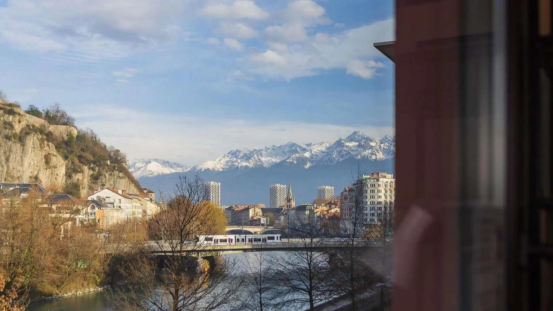 Séjourner près du Musée Saint-Laurent : 7 Hôtels Centraux Comparés